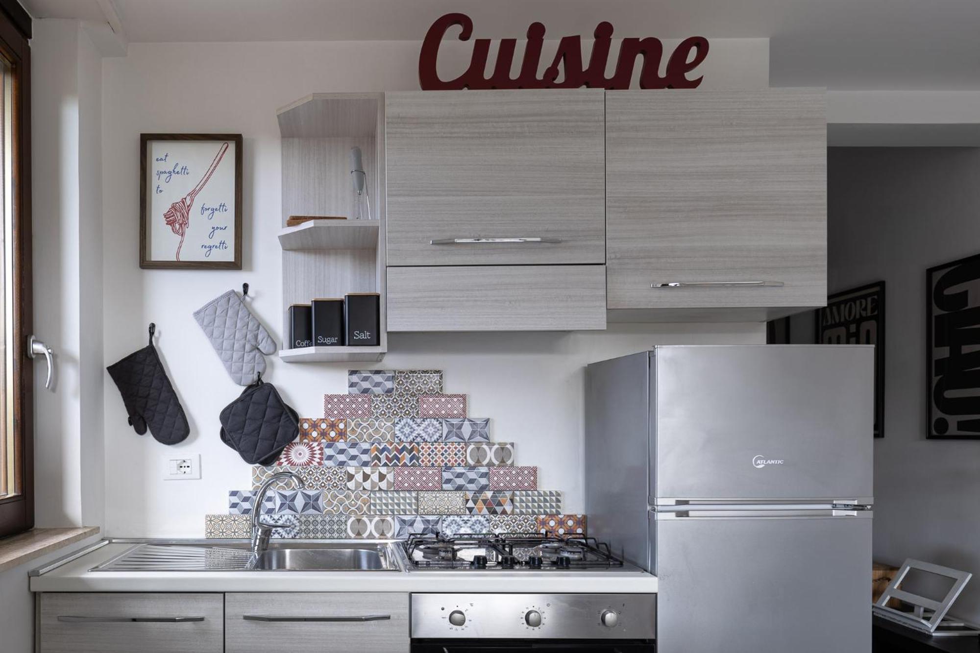 Radio Guest House Intero Appartamento Moderno A Trastevere Рим Экстерьер фото